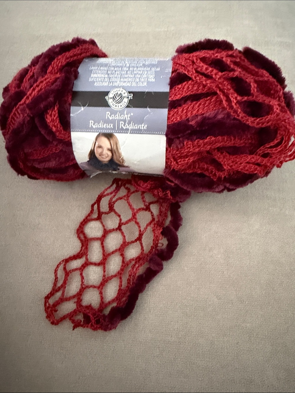 NWT Loops & Threads Radiant Yarn Berry Burst Chenille Trim Ruffle Scarf Skein